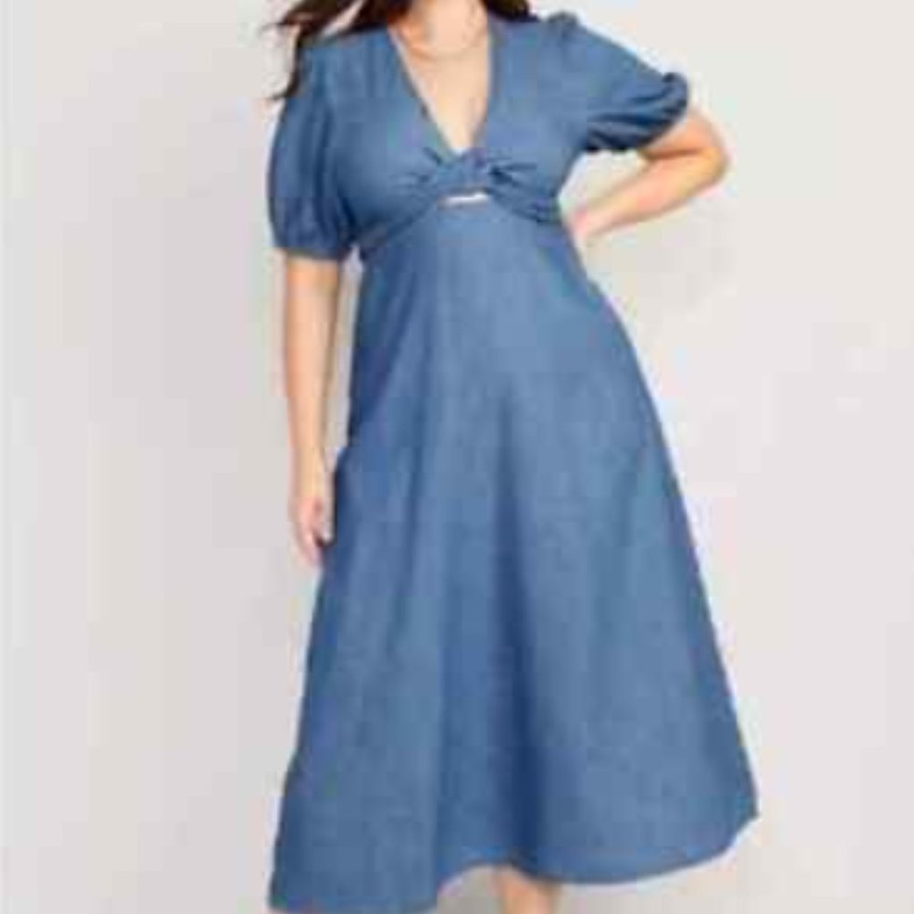 Chambray denim midi dress with twist peekaboo front